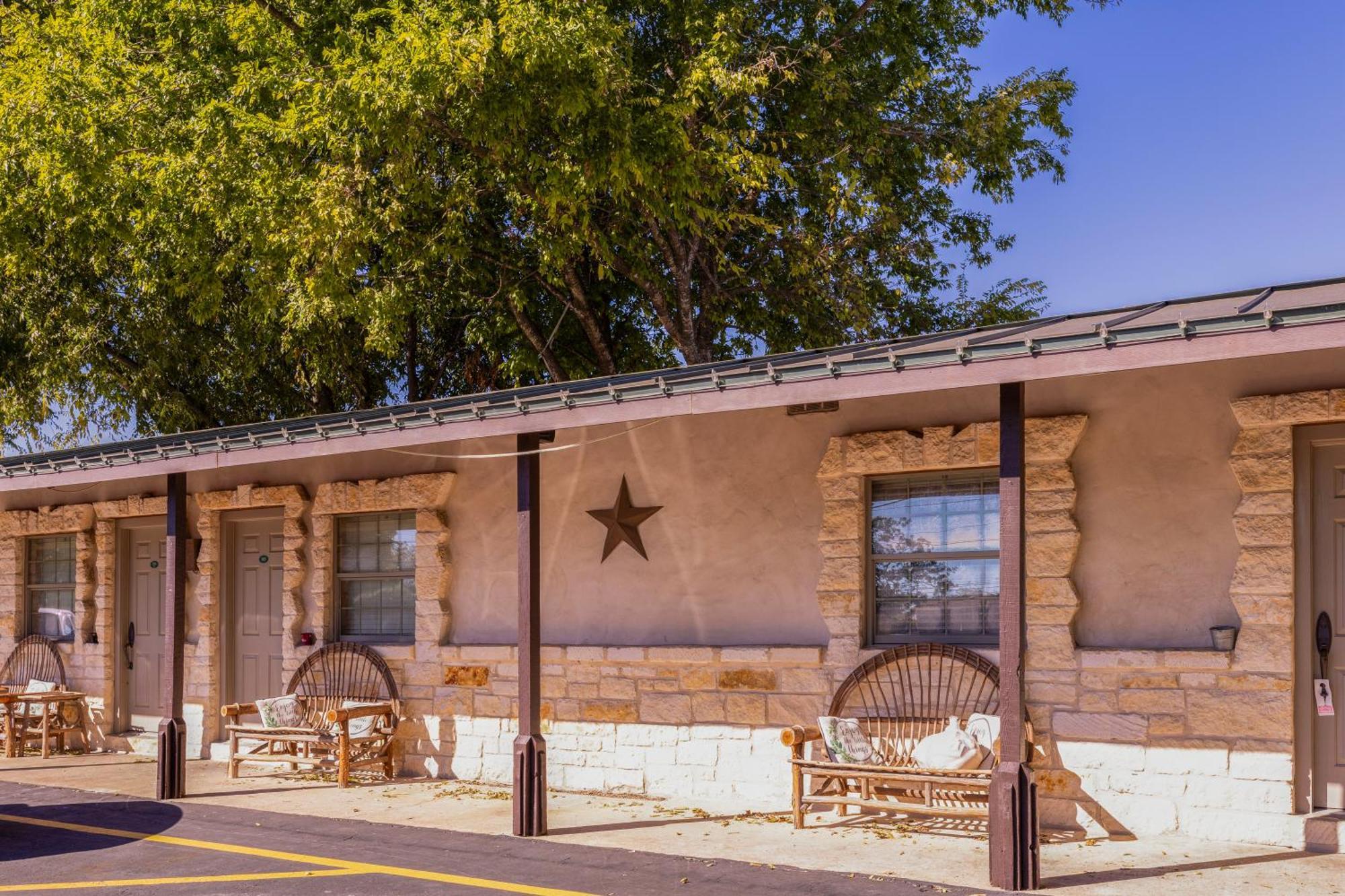 Country Inn Motel Fredericksburg Buitenkant foto