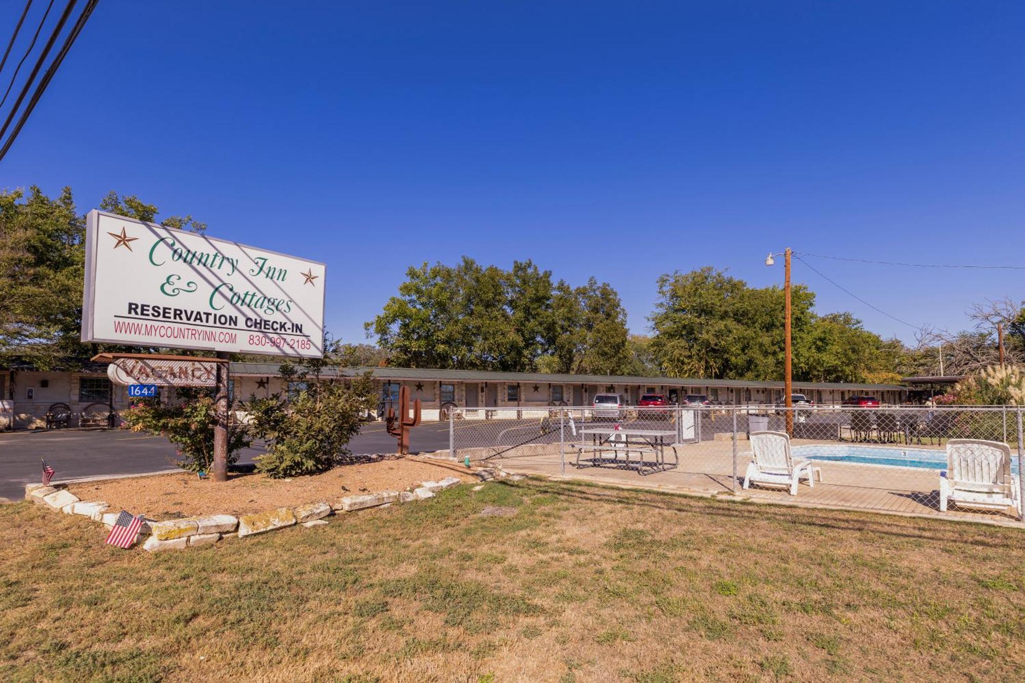 Country Inn Motel Fredericksburg Buitenkant foto